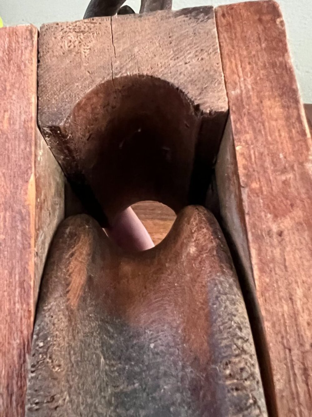Antique Wood Pulley Block With Original Leather Strap Iron Hook Farmhouse Indust - Picture 8 of 9